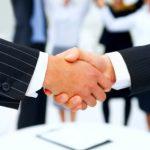 Handschlag zwischen Geschäftsleuten